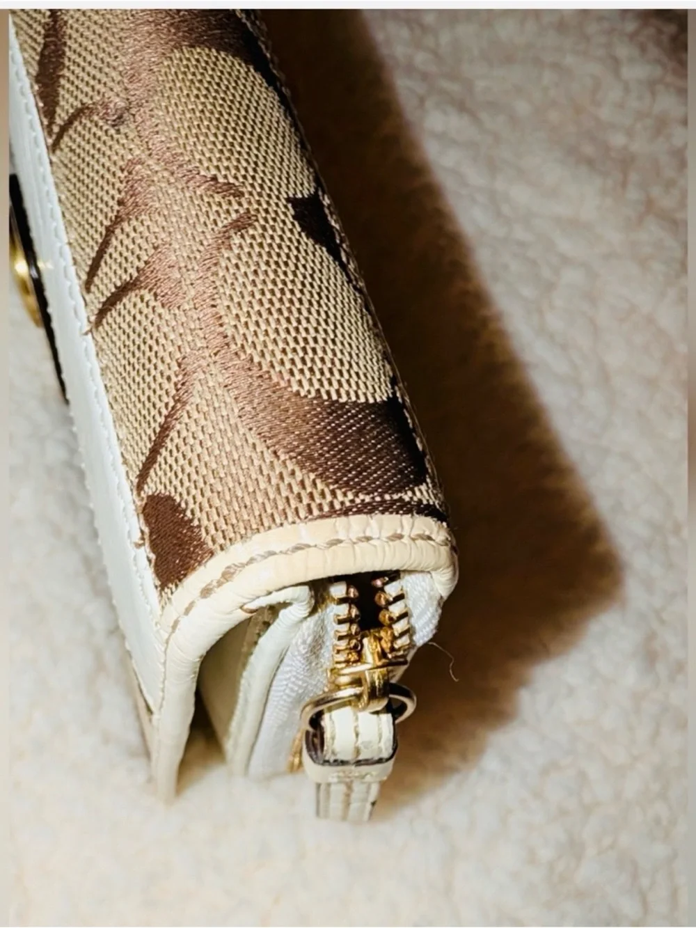 Coach Legacy Signature Canvas Wallet with White Trim - Picture 12 of 14